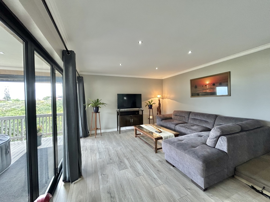 2 Bedroom Property for Sale in Wavecrest Eastern Cape